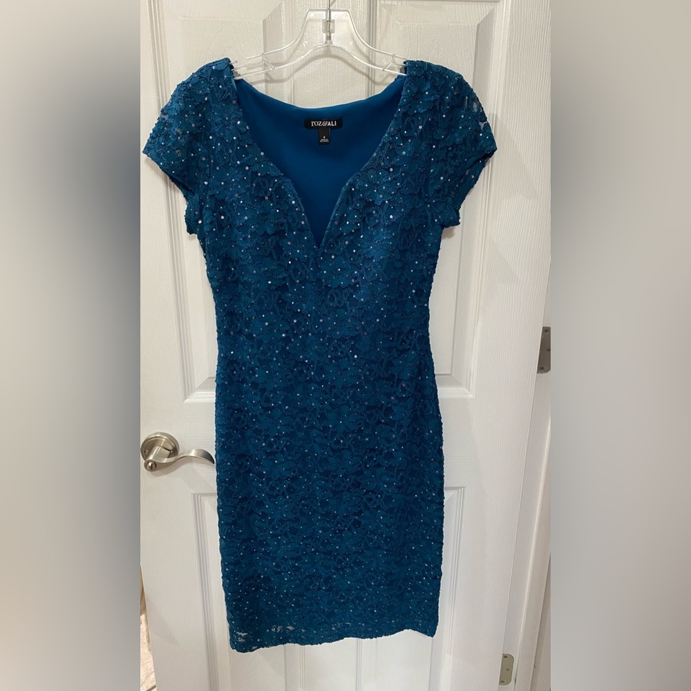 Roz and Ali NWOT ladies Sequin Cocktail Dress